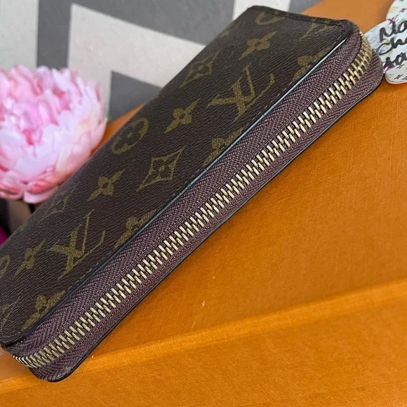 Authentic and rare Louis Vuitton Monogram Zippy Compact Wallet - Picture 3 of 12
